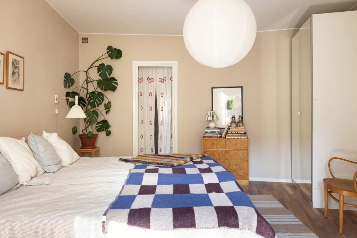 A Cozy Swedish Apartment in a 1950s Building 16 beige bedroom