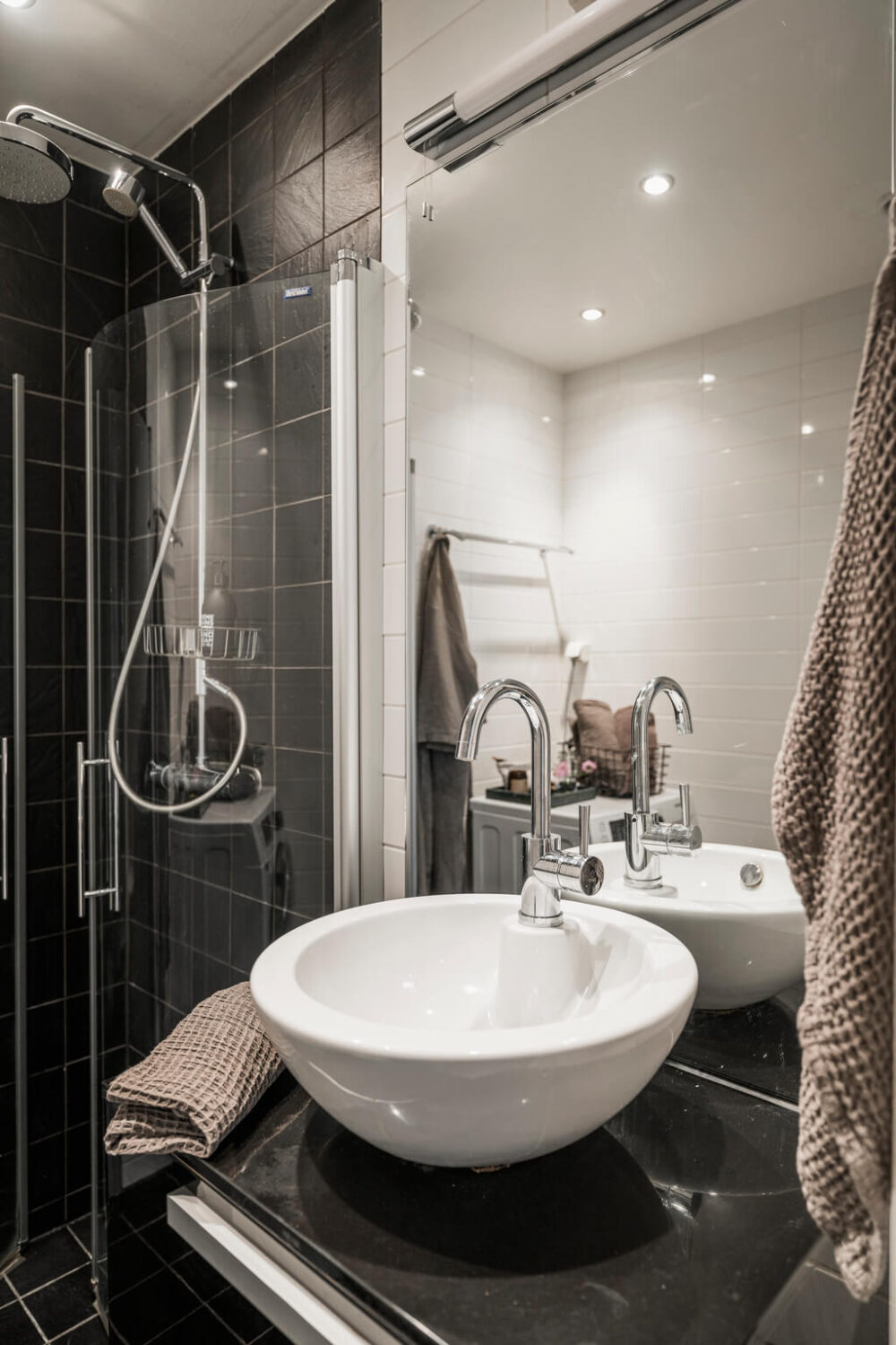 Period Features and Contemporary Solutions in Gothenburg 26 black and white bathroom