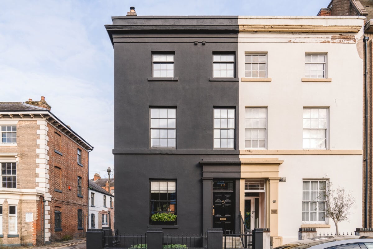 A Renovated Georgian Townhouse with a Stunning Kitchen Extension 47 black facade A Renovated Georgian Townhouse with a Stunning Kitchen Extension