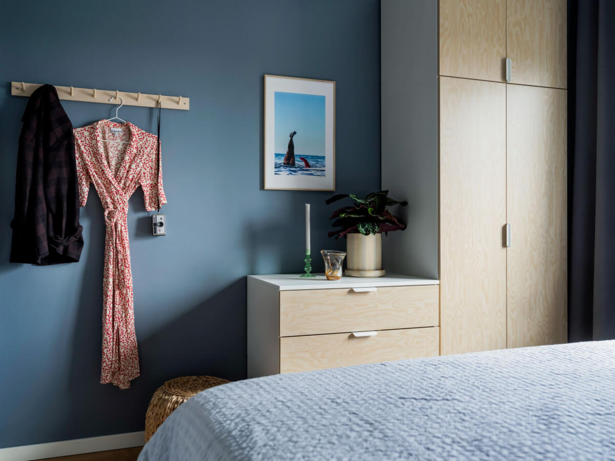 A Swedish 1940s Apartment with Lovely Balcony Views 16 blue bedroom wooden wardrobes and hooks