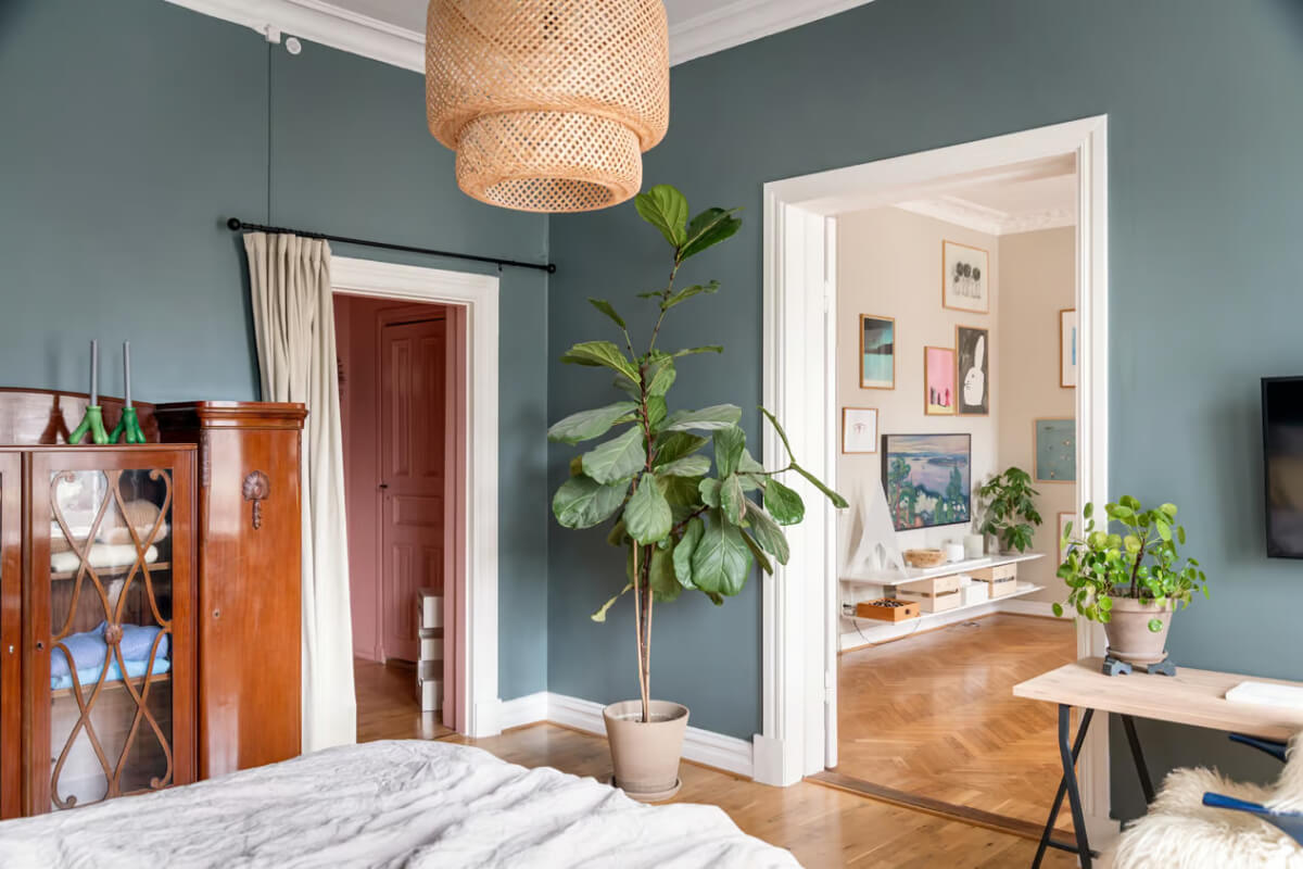 Large Rooms in an Art Nouveau Apartment in Sweden 16 blue-gray bedroom with desk