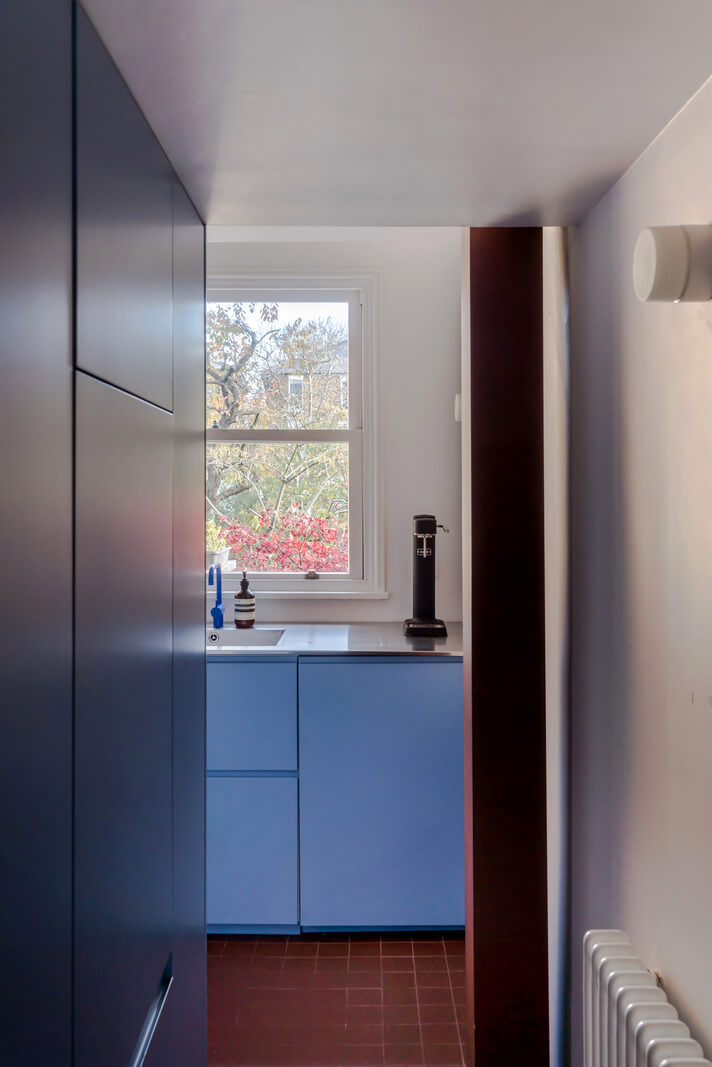A Modern Apartment in a London Victorian House 10 blue kitchen