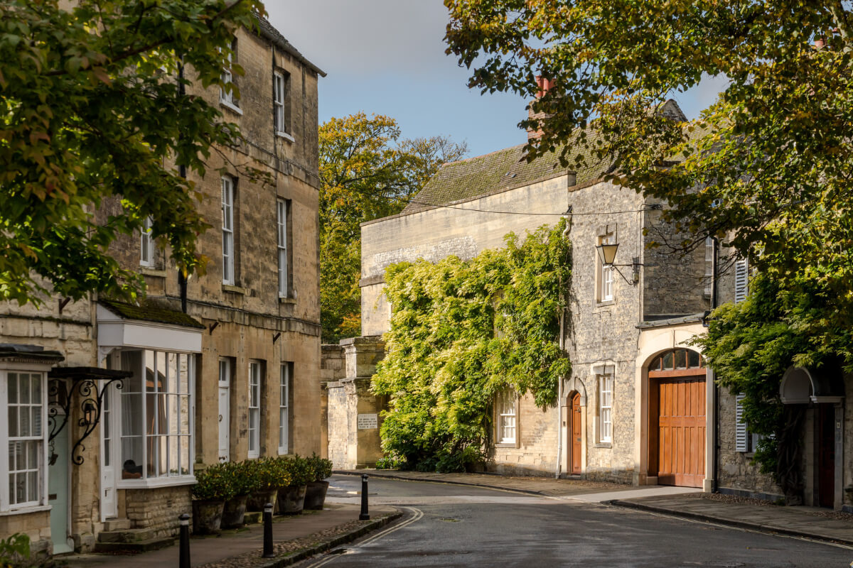 A Carefully Selected Color Palette in an 18th-Century English Cottage 21 charming english street