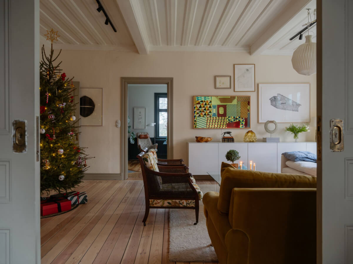A Beautiful Turn-of-the-Century Family Home in Sweden 6 charming swedish living room christmas decor