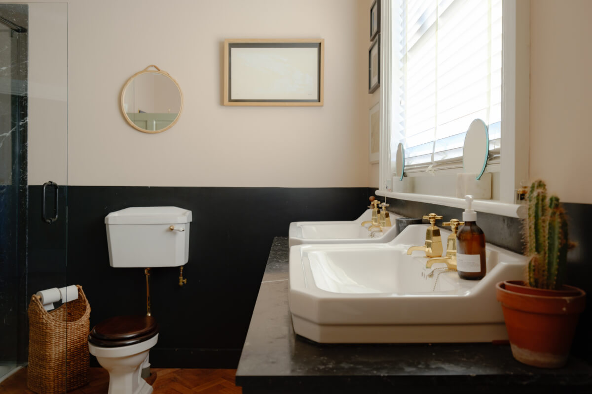 A London Edwardian House with a Light-Filled Kitchen Extension 26 classic double sinks