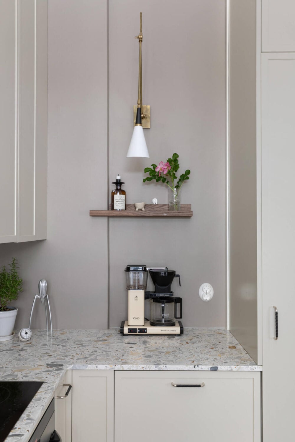 A Calm, Neutral Color Palette in a Classic Swedish Apartment 12 coffee corner with small shelf