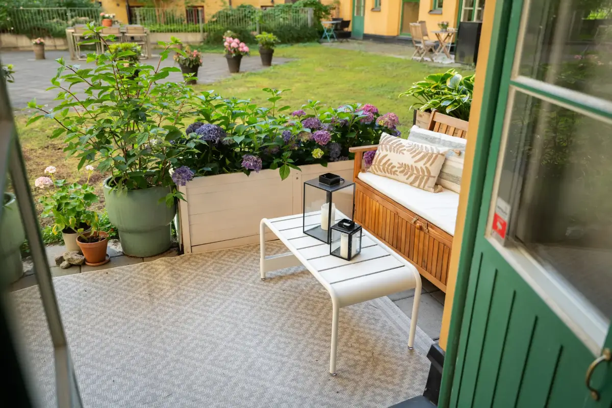 A Charming Ground Floor Family Apartment in Stockholm 9 courtyard outdoor terrace