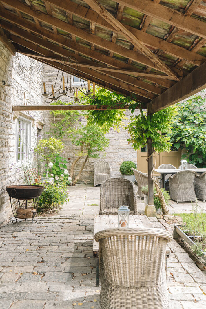 A Beautiful Renovated Country House in England 29 covered outdoor seating