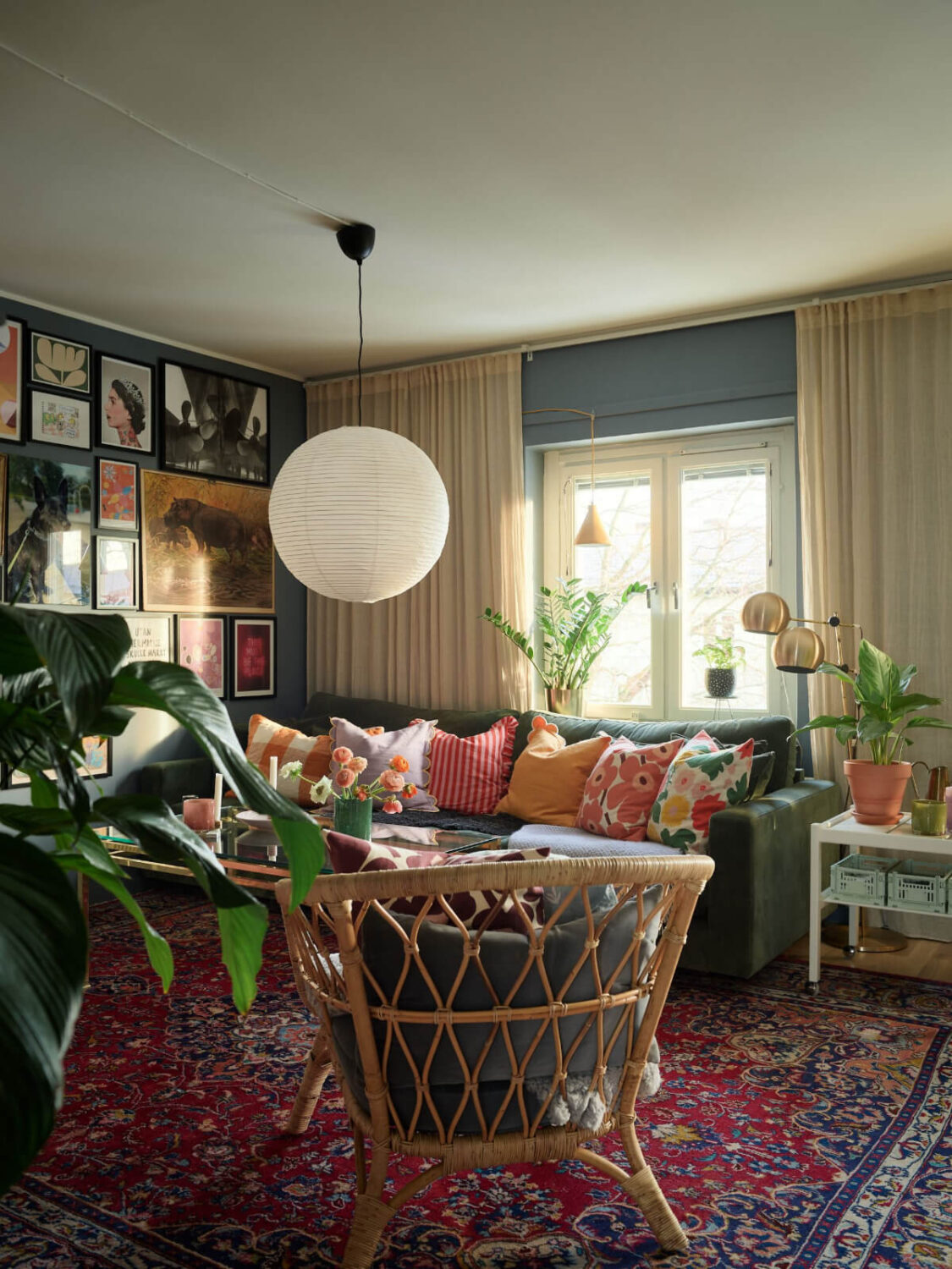Best of 2025: Living Rooms 19 cozy living room gallery wall persian rug cushions