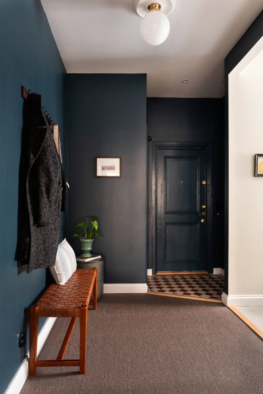 Contrasting Colors in a Turn-of-the-Century Apartment in Stockholm 23 dark blue hall with checkerboard tile floor and carpet Contrasting Colors in a Turn-of-the-Century Apartment in Stockholm