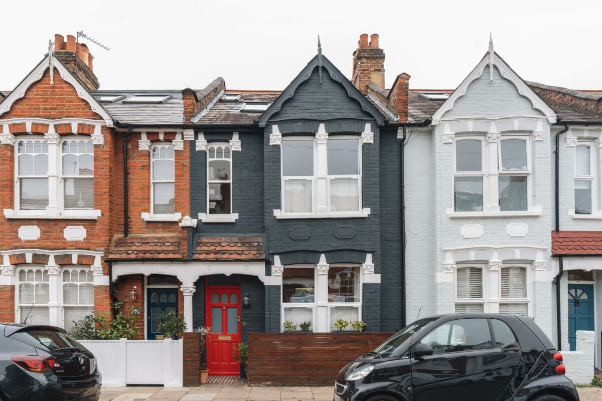 A Charming Light Edwardian House with a Tiny Garden 24 dark gray A Charming Light Edwardian House with a Tiny Garden