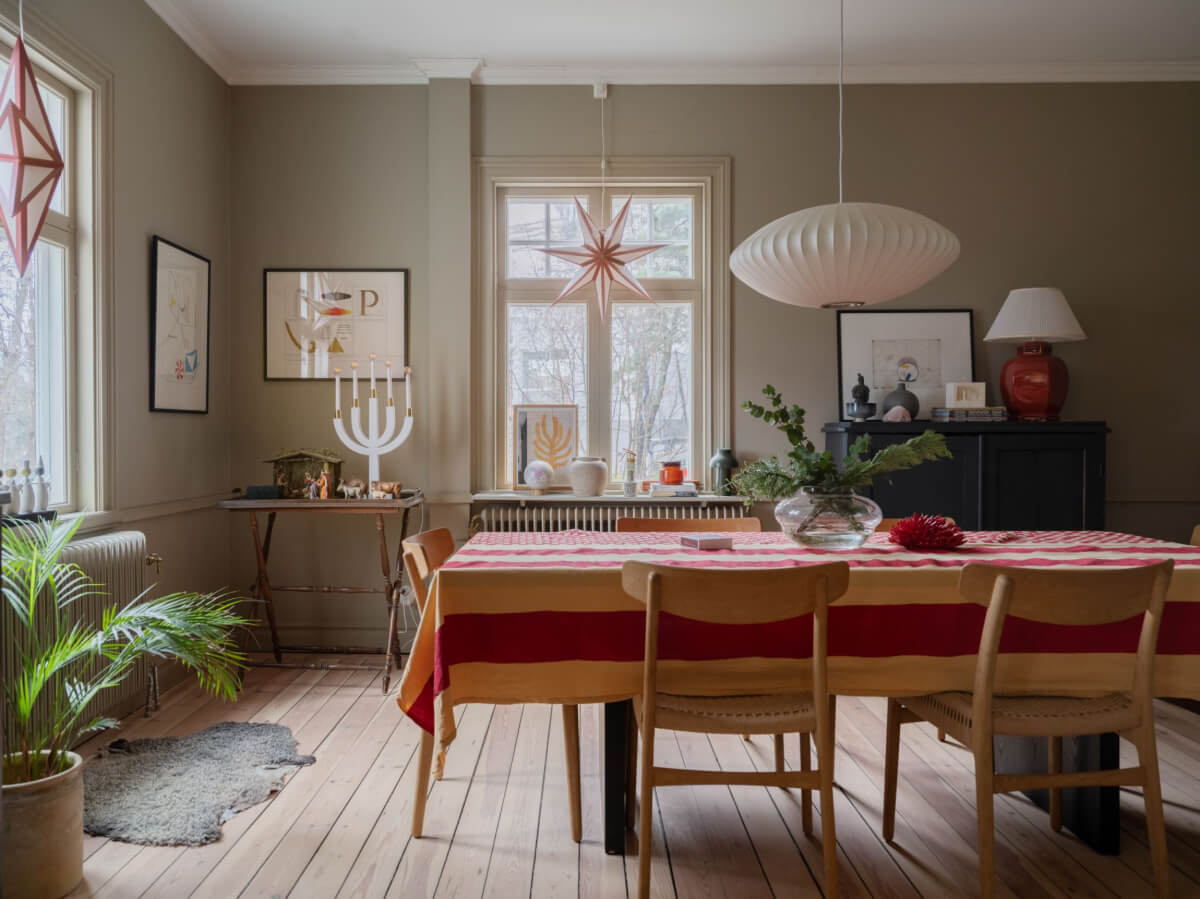 A Beautiful Turn-of-the-Century Family Home in Sweden 11 dining room decorated for christmas
