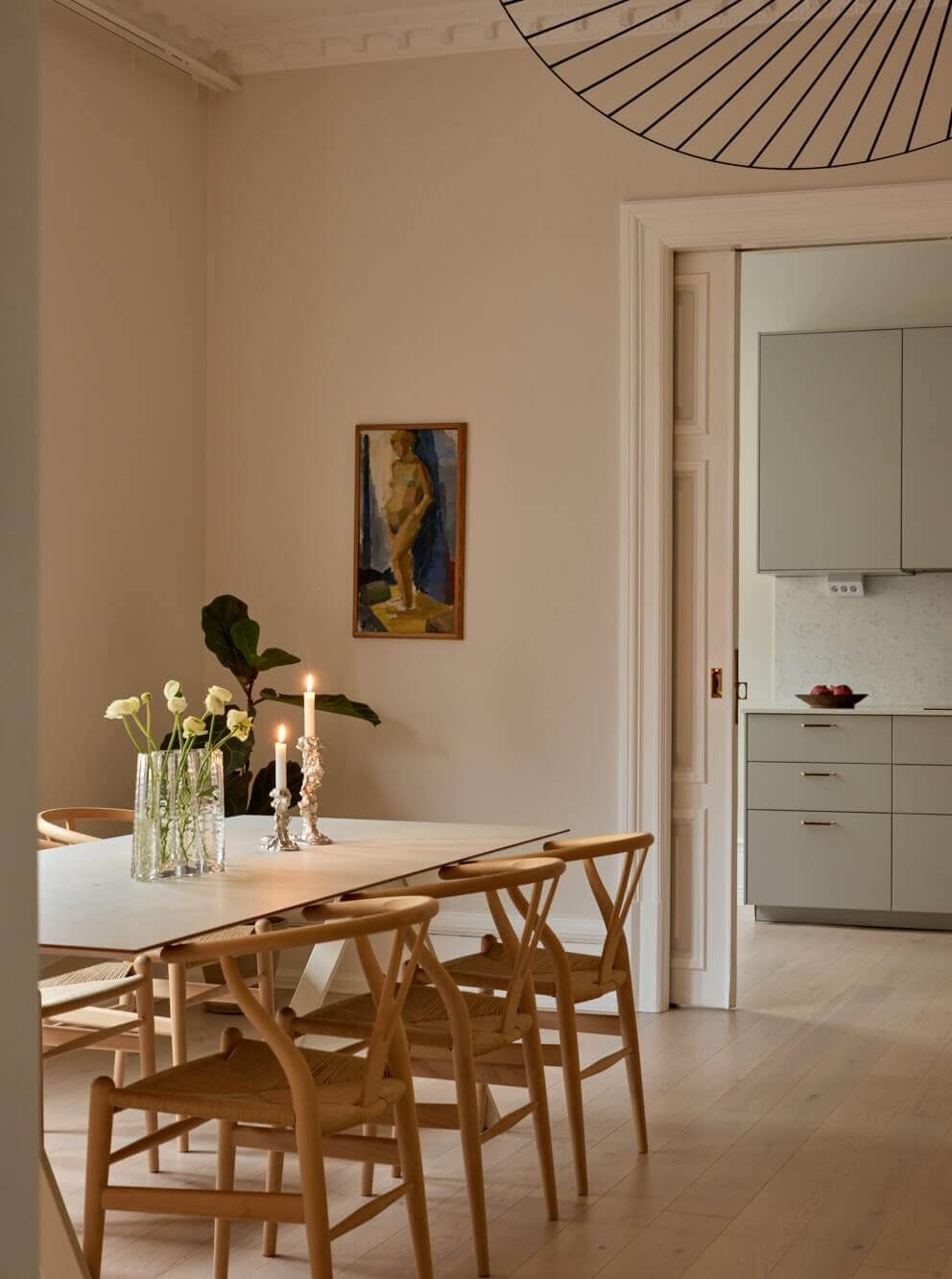 An Elegant Apartment with Period Features and Contemporary Elements 4 dining table wishbone chairs