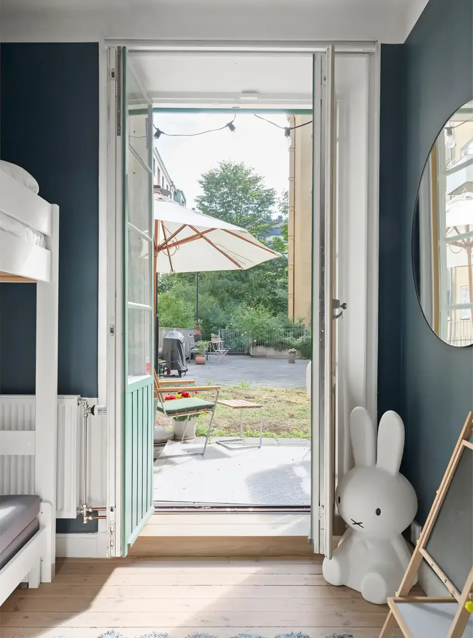 A Charming Ground Floor Family Apartment in Stockholm 14 door to garden