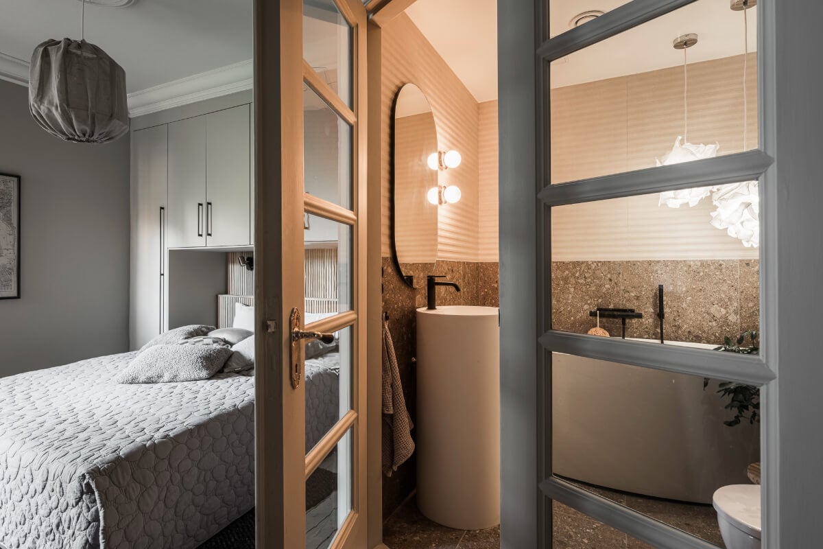 A Swedish Apartment with Exclusive Materials and Monochrome Color Scheme 22 en-suite bathroom