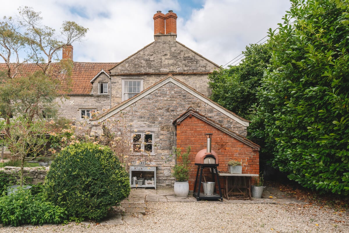 A Beautiful Renovated Country House in England 31 garden