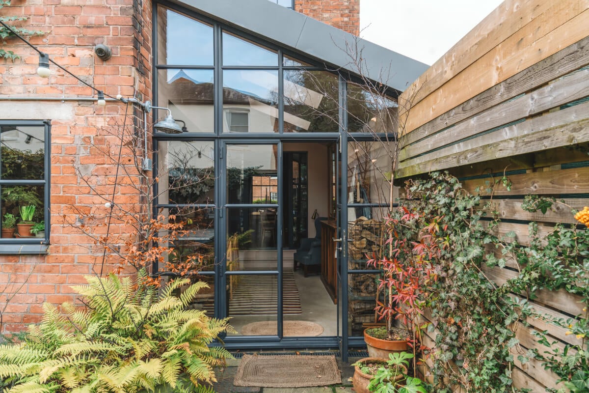 A Renovated Georgian Townhouse with a Stunning Kitchen Extension 40 glass garden door