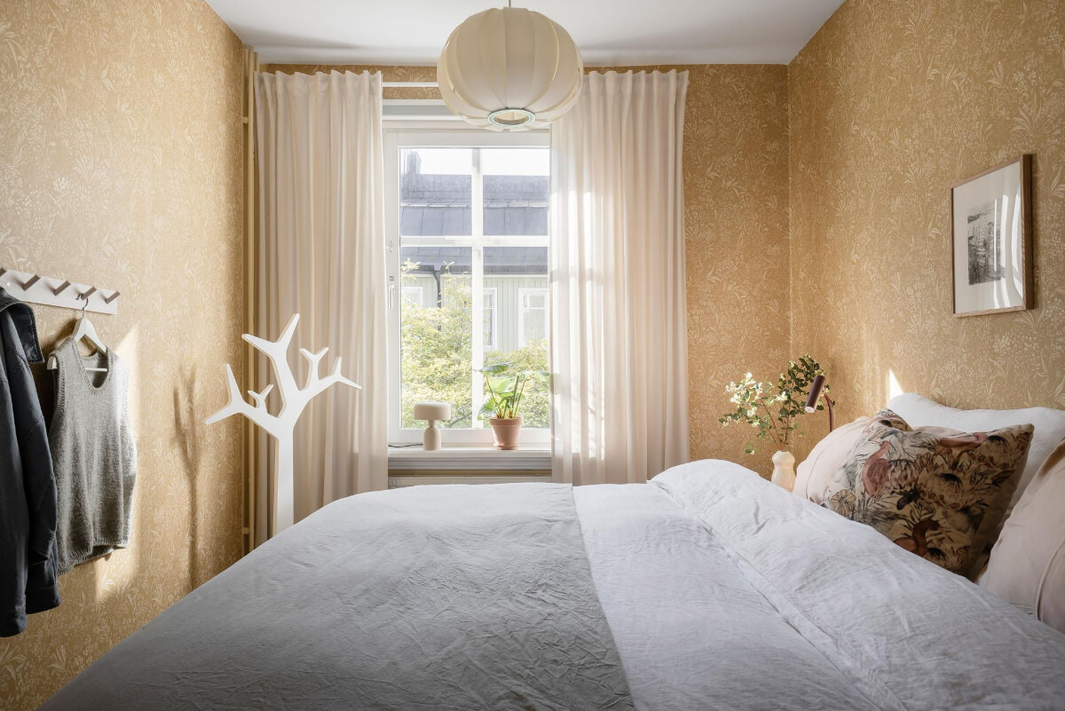 Bright Rooms with Light Color Tones in a Swedish Apartment 18 golden yellow wallpaper bedroom
