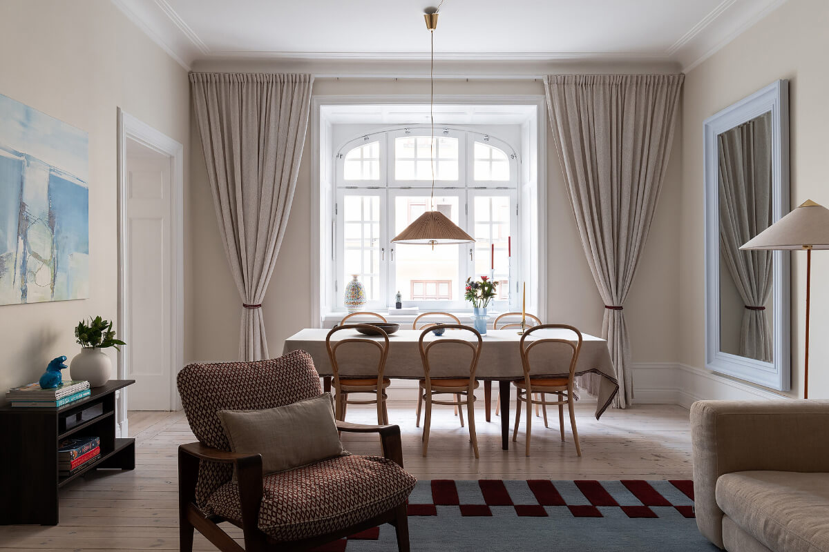 Contrasting Colors in a Turn-of-the-Century Apartment in Stockholm 2 v