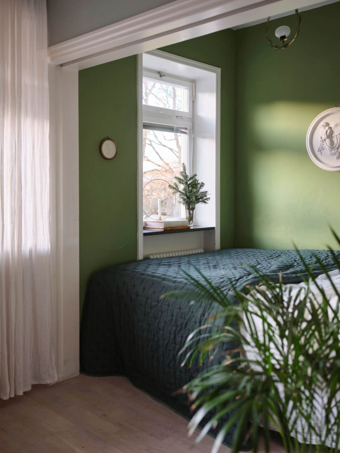A Small Stockholm Apartment with a Tiny Green Bedroom 13 green bed niche