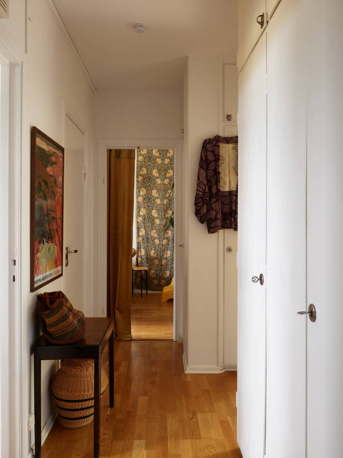 A Small Vintage Apartment with a Tiny Green Patio Garden 18 hall built-in wardrobes