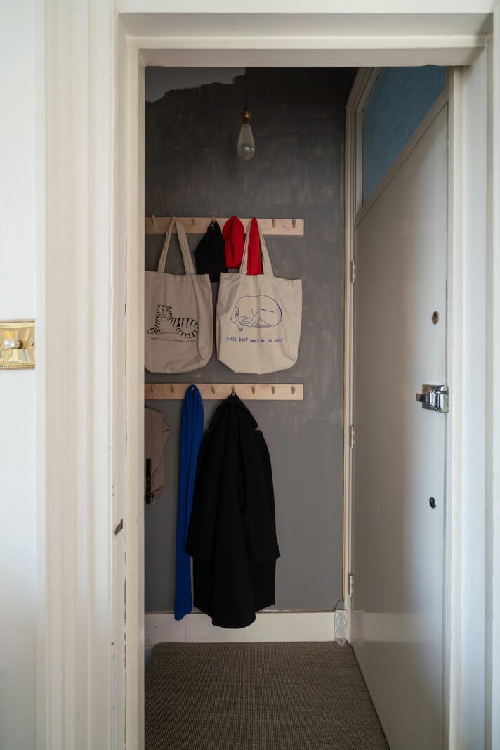 A Light One-Bedroom Apartment in a Victorian Terrace House 16 hall wall hooks