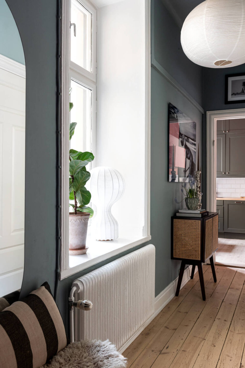 An Elegant Stockholm Apartment with a Pink and Black Kitchen 15 hallway deep window niches