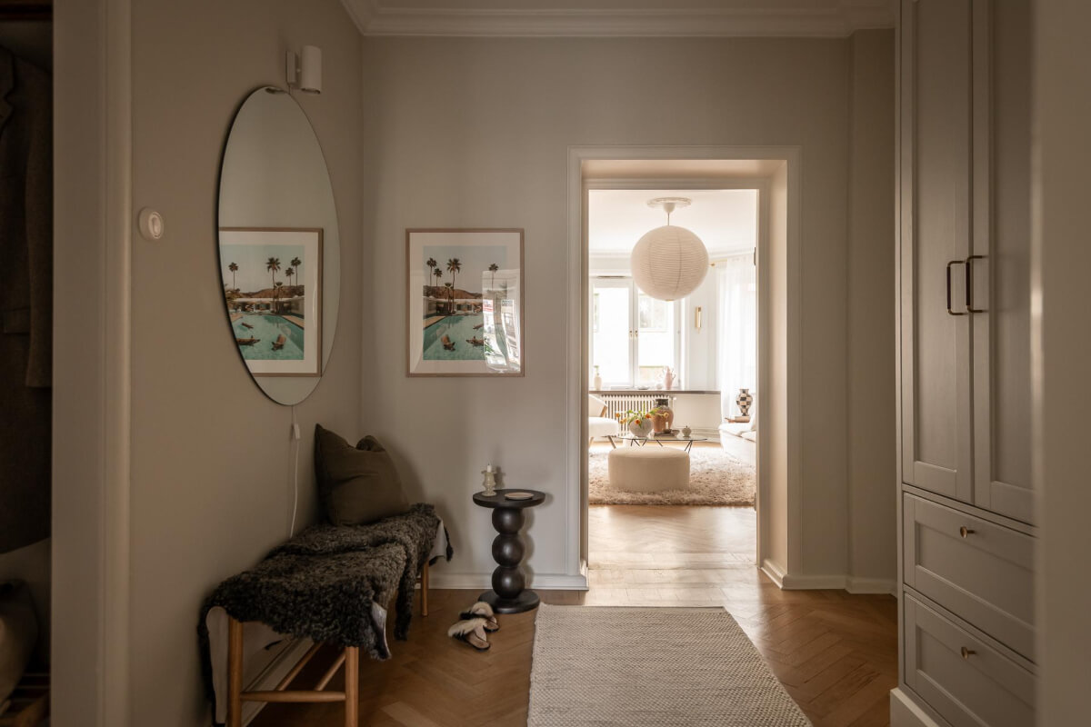 A Beautiful Calm 1920s Apartment in Gothenburg 8 hallway round mirror