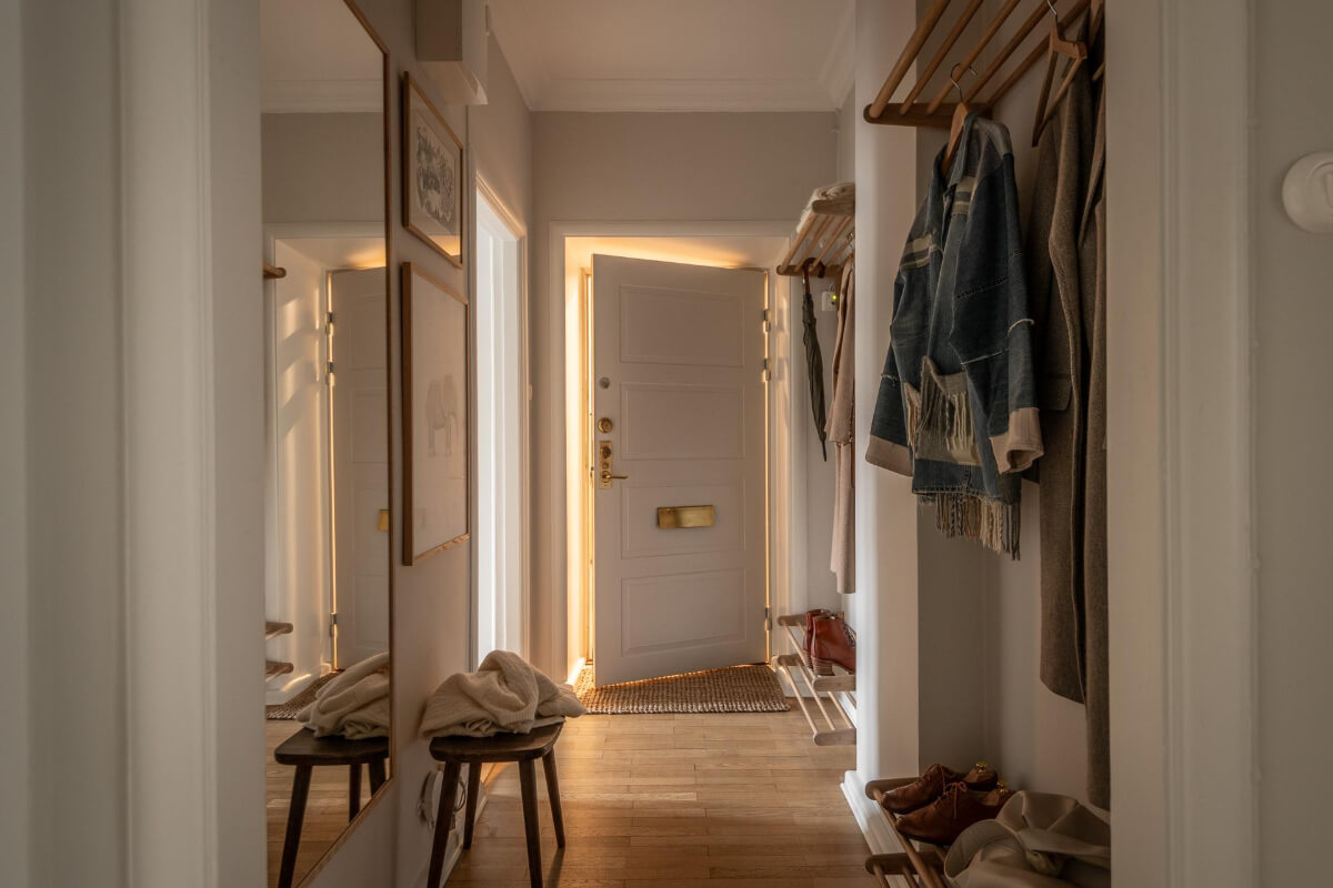 A Beautiful Calm 1920s Apartment in Gothenburg 23 hallway with shoe and coat storage A Beautiful Calm 1920s Apartment in Gothenburg