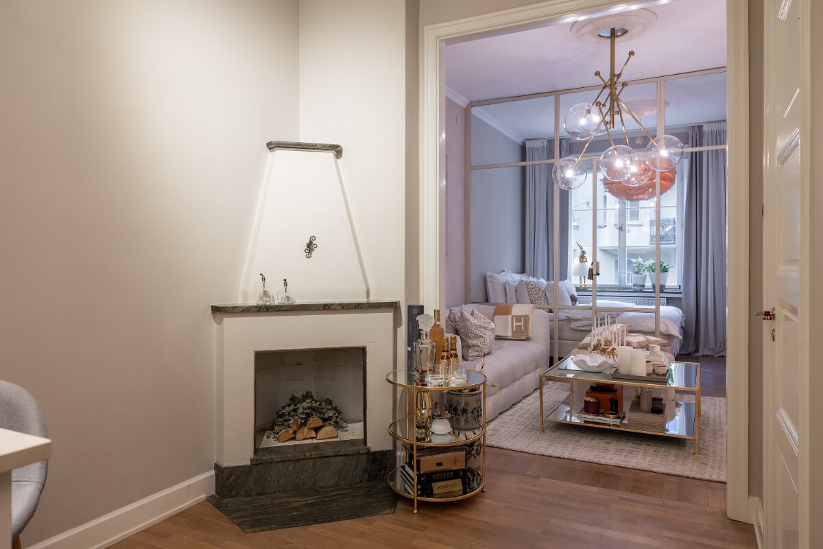 A Tiny and Luxurious Apartment in Stockholm 6 inner hall with fireplace