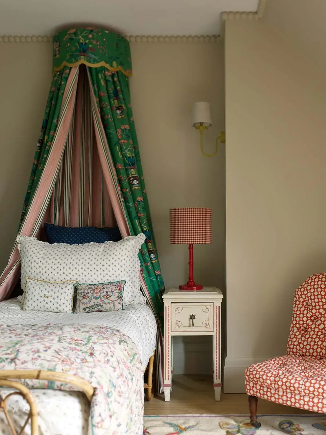 A Timeless Energy-Efficient Victorian Townhouse in Bedford Park 21 kids bedroom canopy bed