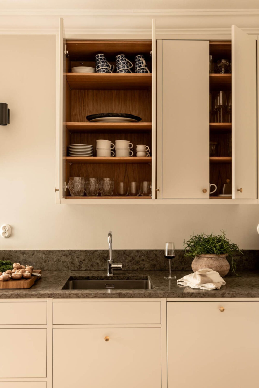 A Beautiful Calm 1920s Apartment in Gothenburg 16 kitchen brass knobs