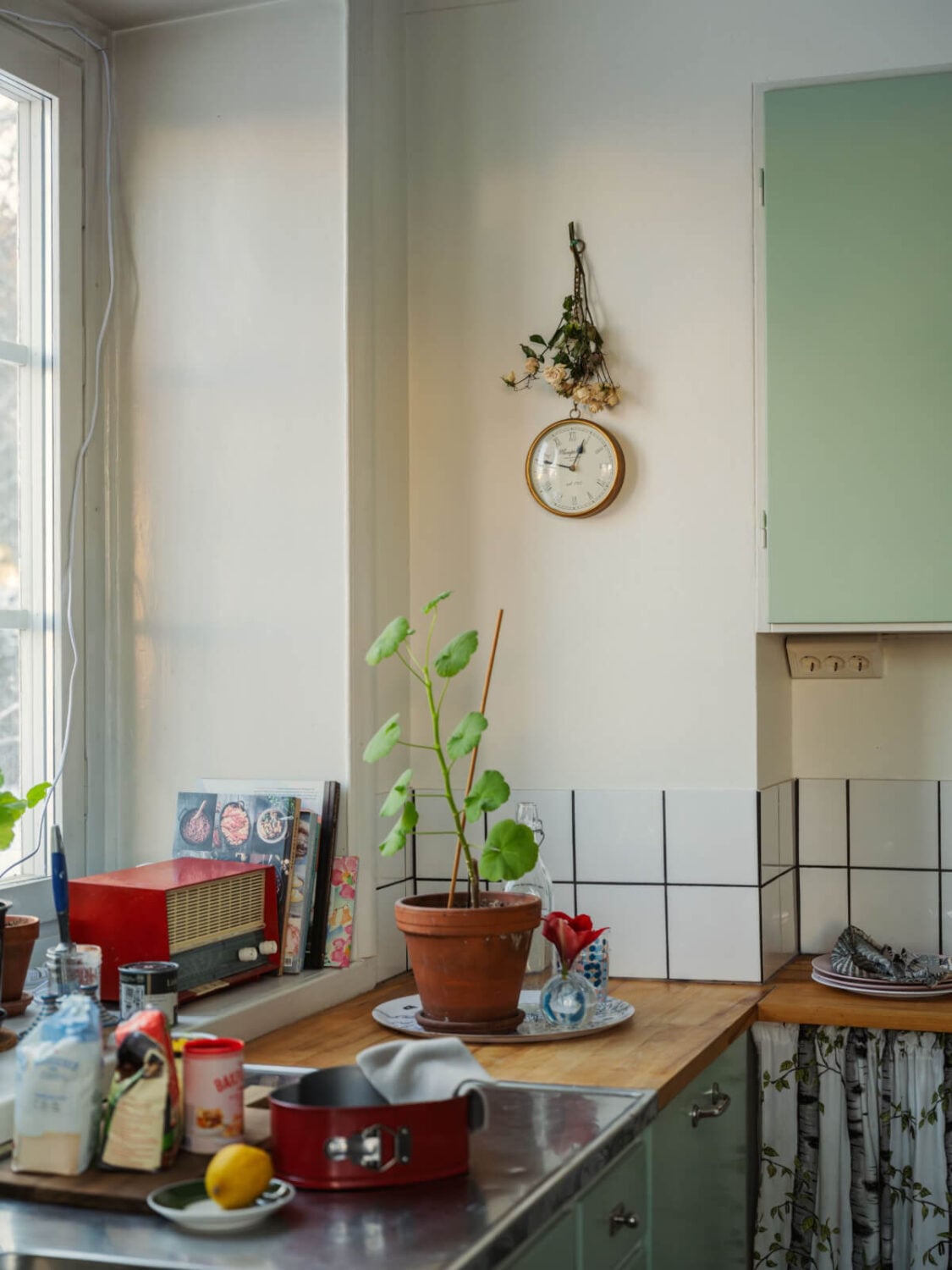 A Charming and Light-Filled Studio Apartment in Stockholm 16 kitchen detail