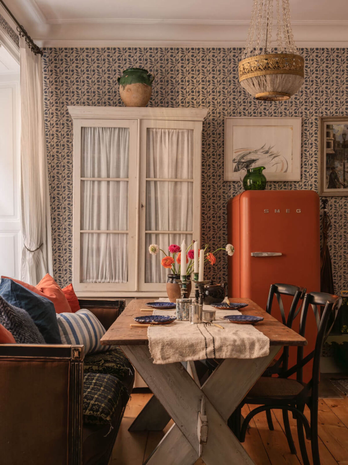 A Charming Home in a 17-Century Apartment in Stockholm's Old Town 15 kitchen dining table with bench