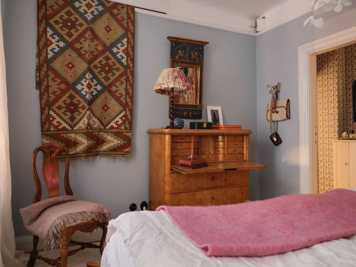 A Charming Home in a 17-Century Apartment in Stockholm's Old Town 19 light blue bedroom vintage desk