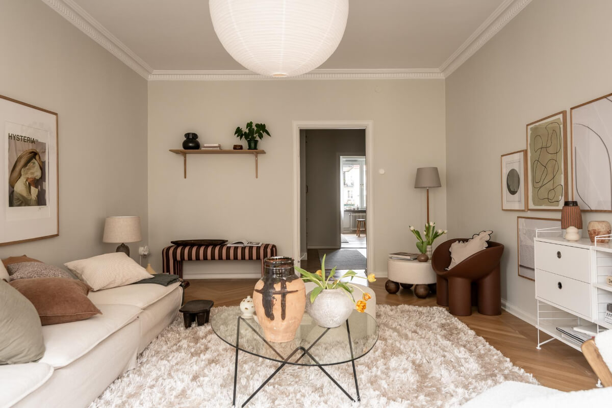 A Beautiful Calm 1920s Apartment in Gothenburg 7 light color scandinavian living room