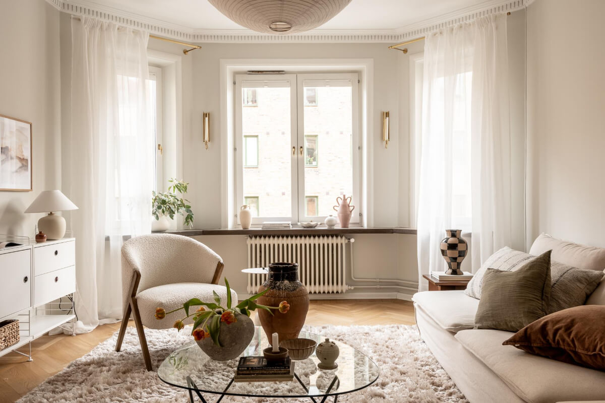 A Beautiful Calm 1920s Apartment in Gothenburg 4 light-colored scandi living room