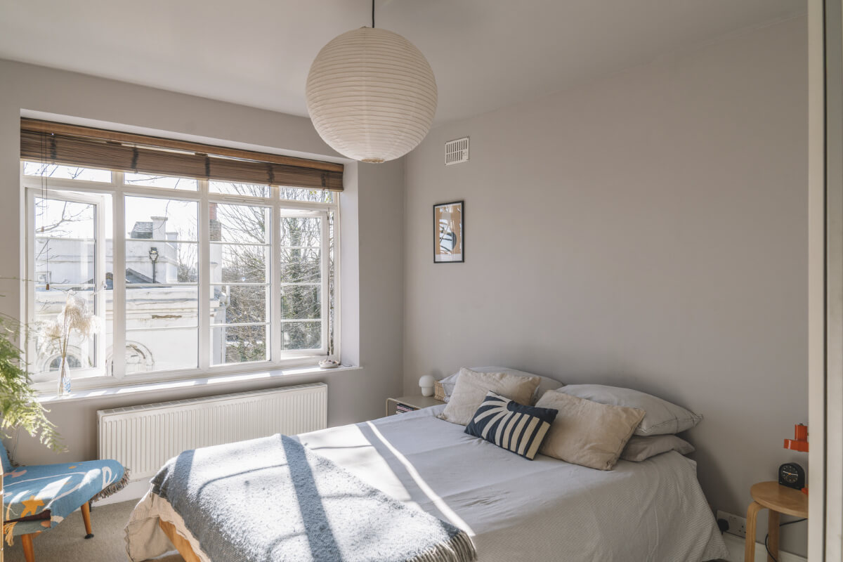 A London Apartment with a Pink and Green Kitchen 13 light gray walls bedroom