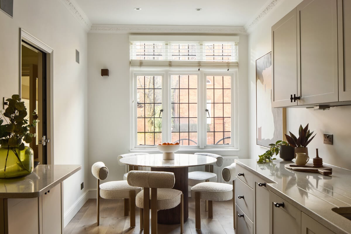 A Stunning Victorian House with Period Features and Surprising Spaces 10 light kitchen round table