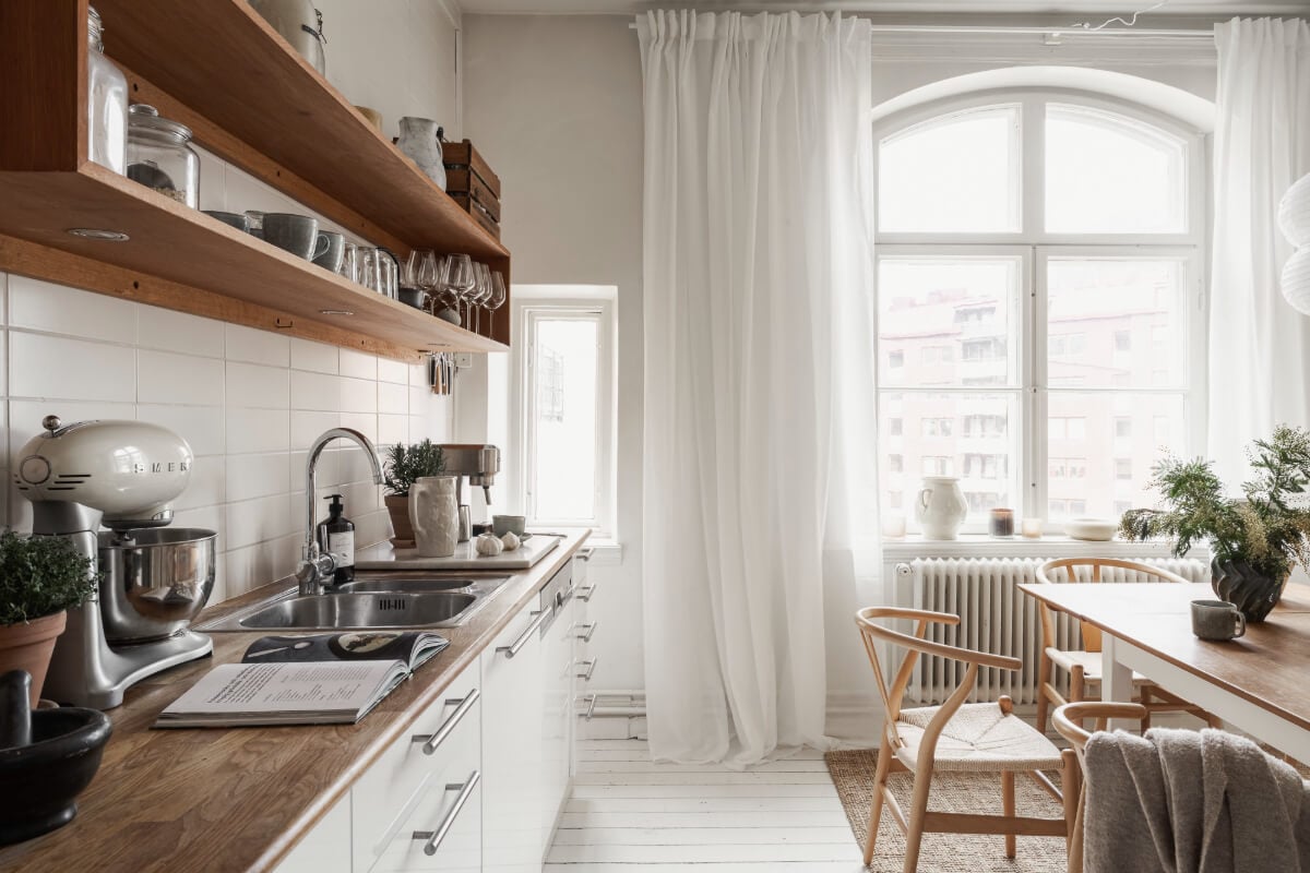 A Stylish Studio Apartment with Period Features and Large Windows 20 light kitchen white floorboards large table