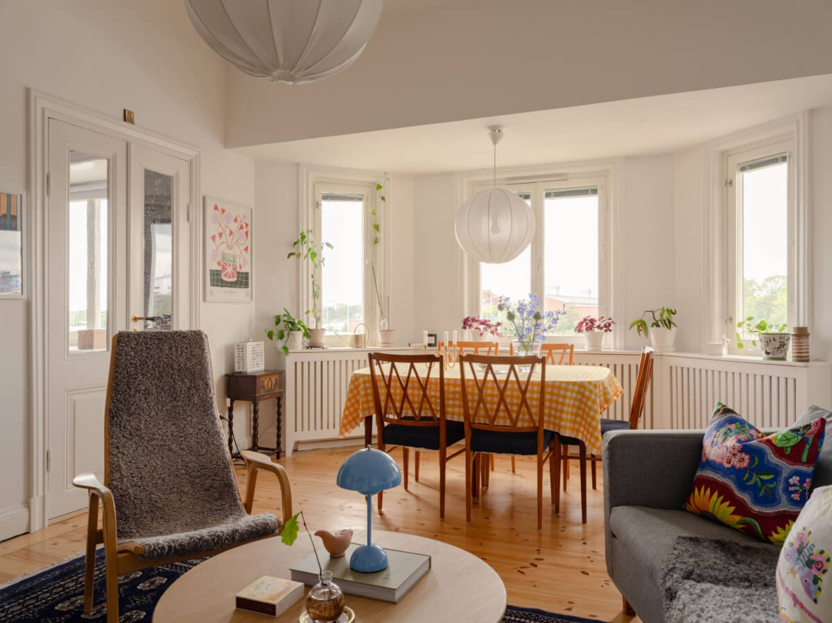 A Small Apartment with High Ceilings and a Large Bay Window 6 light living room large bay window