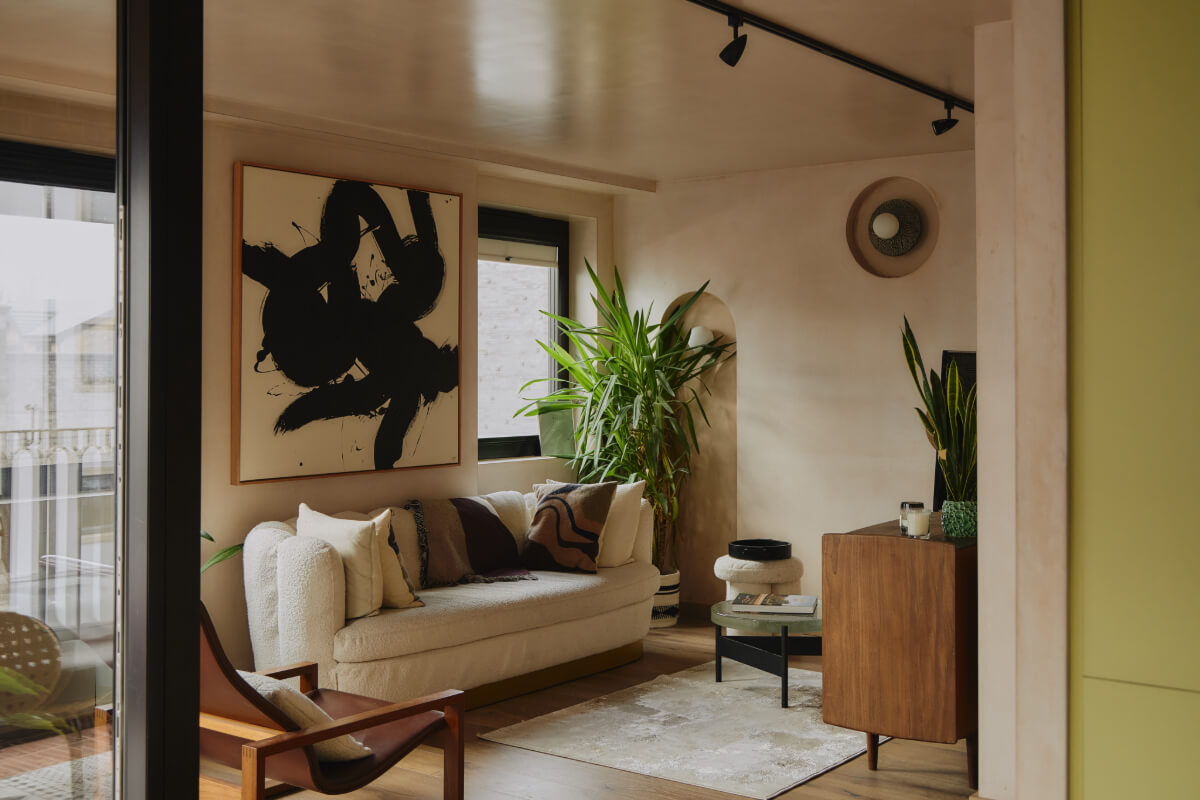 An Elegant Apartment with Plaster Walls and a Winter Garden 2 limewash walls small living room