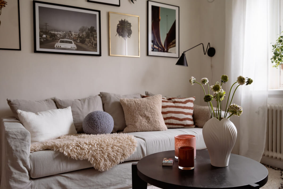 A Swedish Maisonette Apartment with Basement Bedrooms 2 living room detail