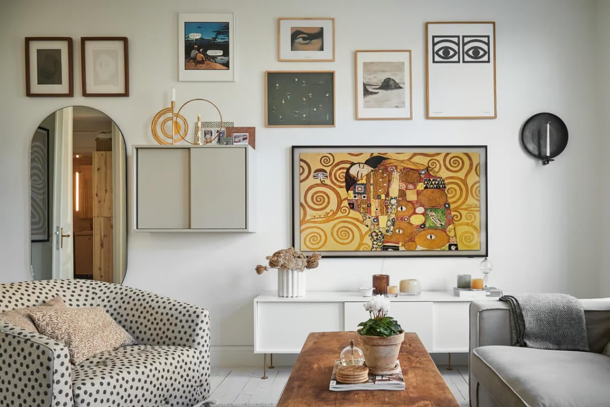 A Bright Turn-of-the-Century Apartment in Sweden 2 living room gallery wall