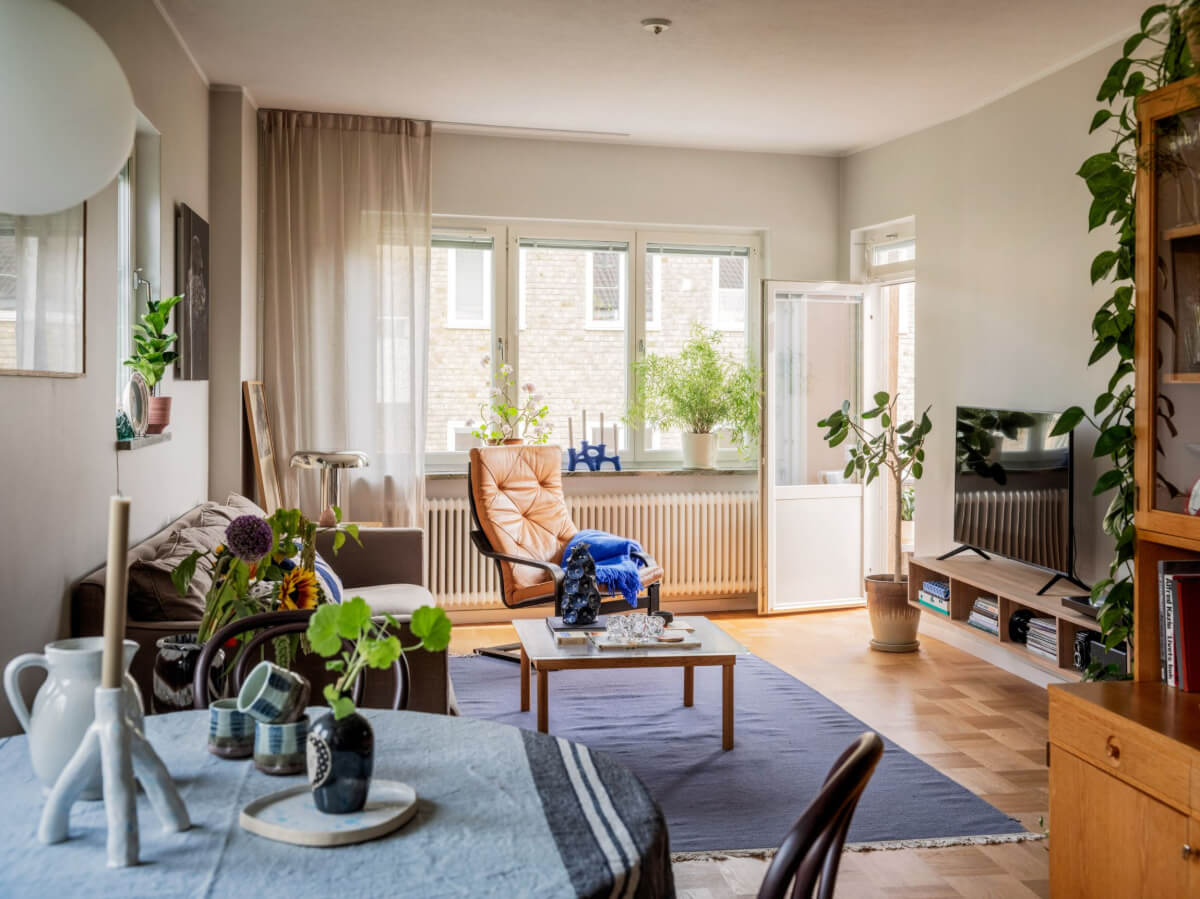 A Swedish 1940s Apartment with Lovely Balcony Views 2 living space light gray walls