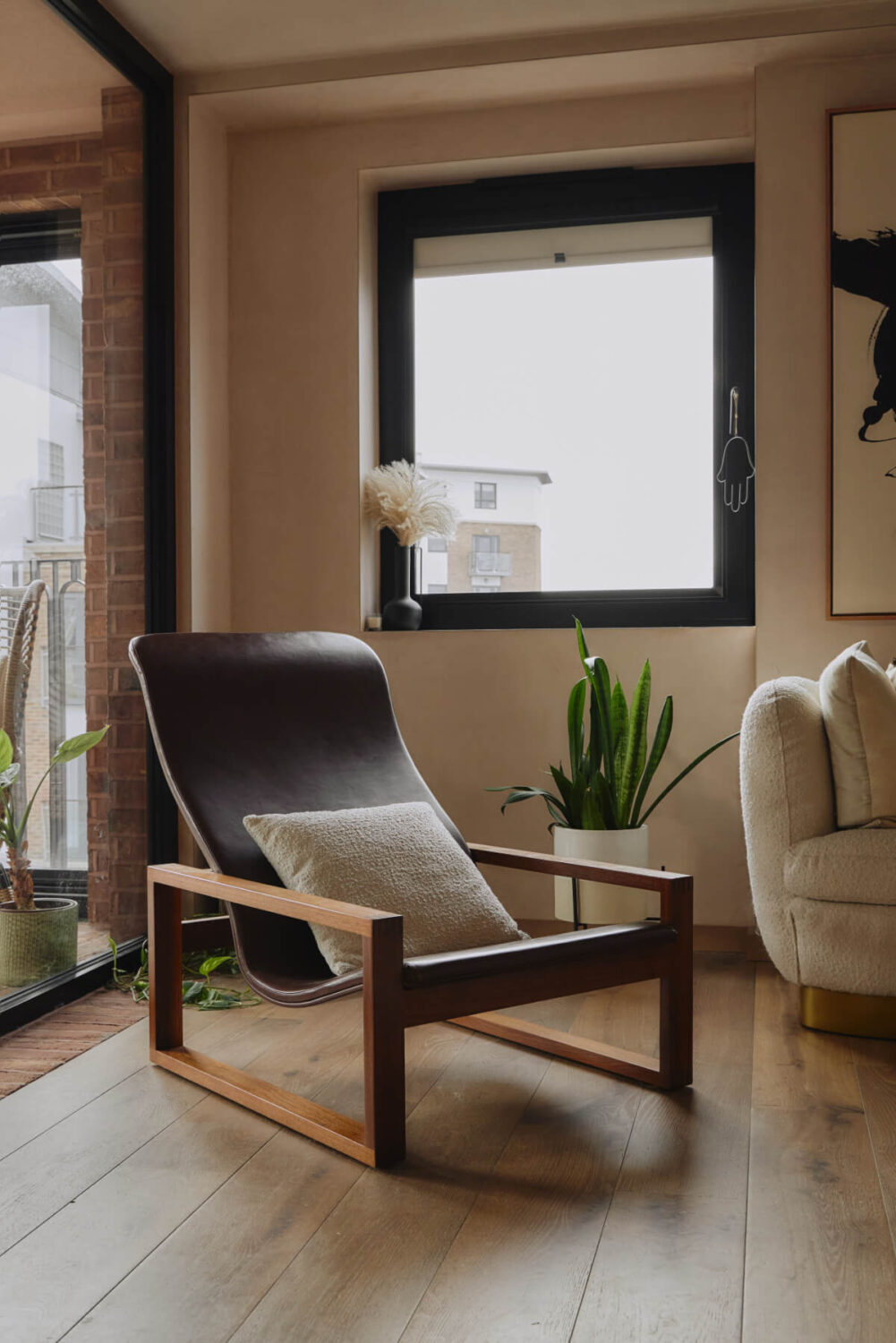 An Elegant Apartment with Plaster Walls and a Winter Garden 4 lounge chair limewash walls