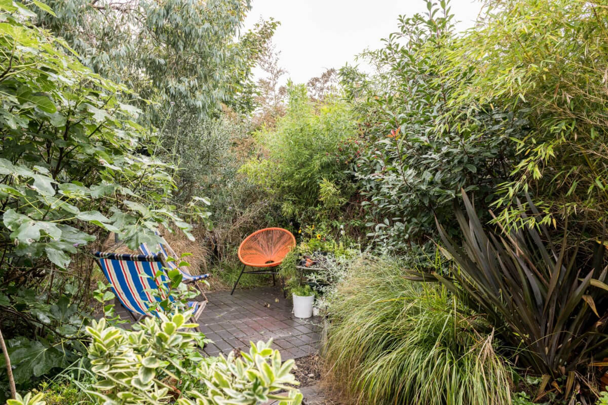A Unique House in London with Plant-Filled Interiors and a Lush Garden 23 lush garden with terrace