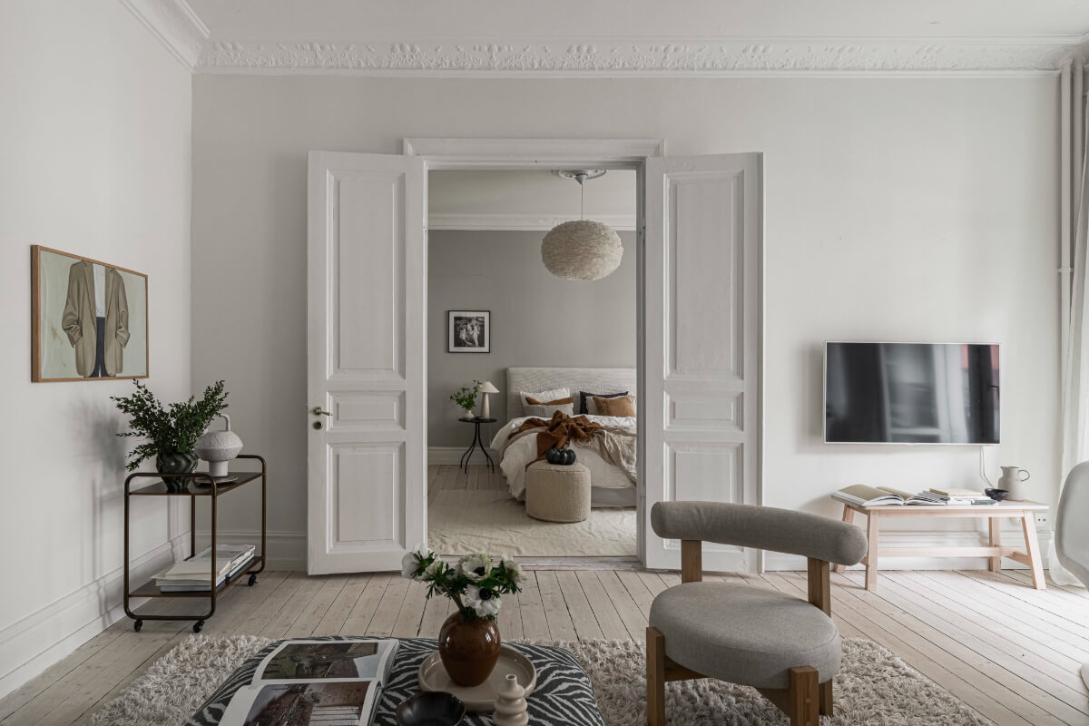 Period Features and Contemporary Solutions in Gothenburg 8 mirror doors to bedroom
