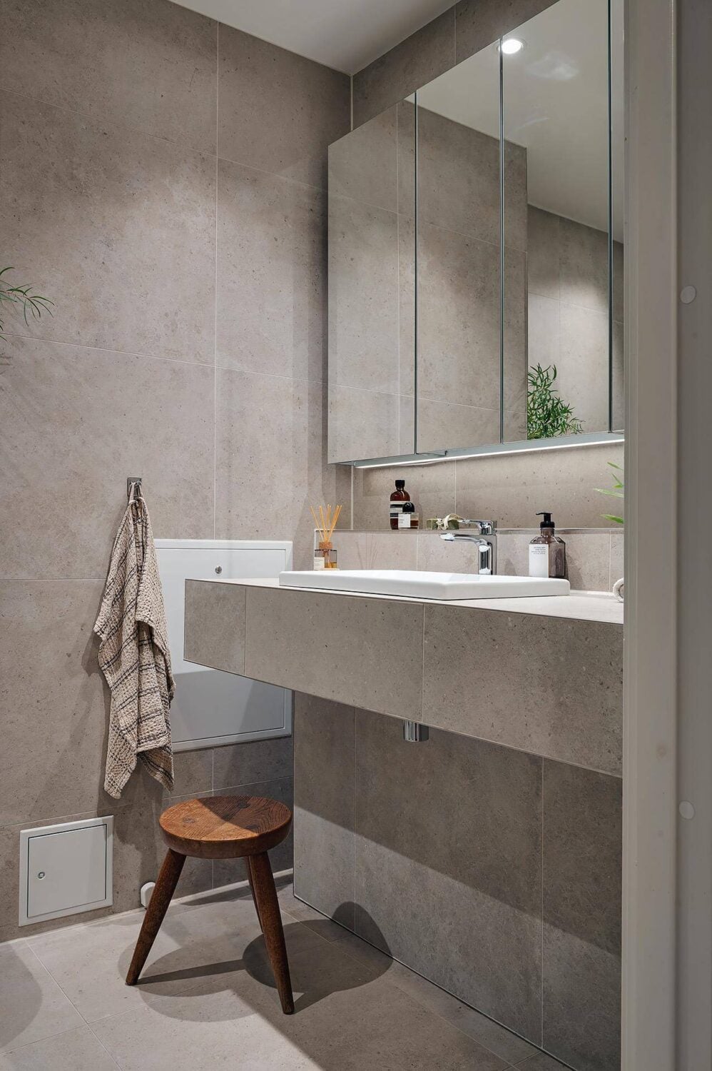 Period Features and Modern Materials in a Swedish Apartment 30 modern bathroom
