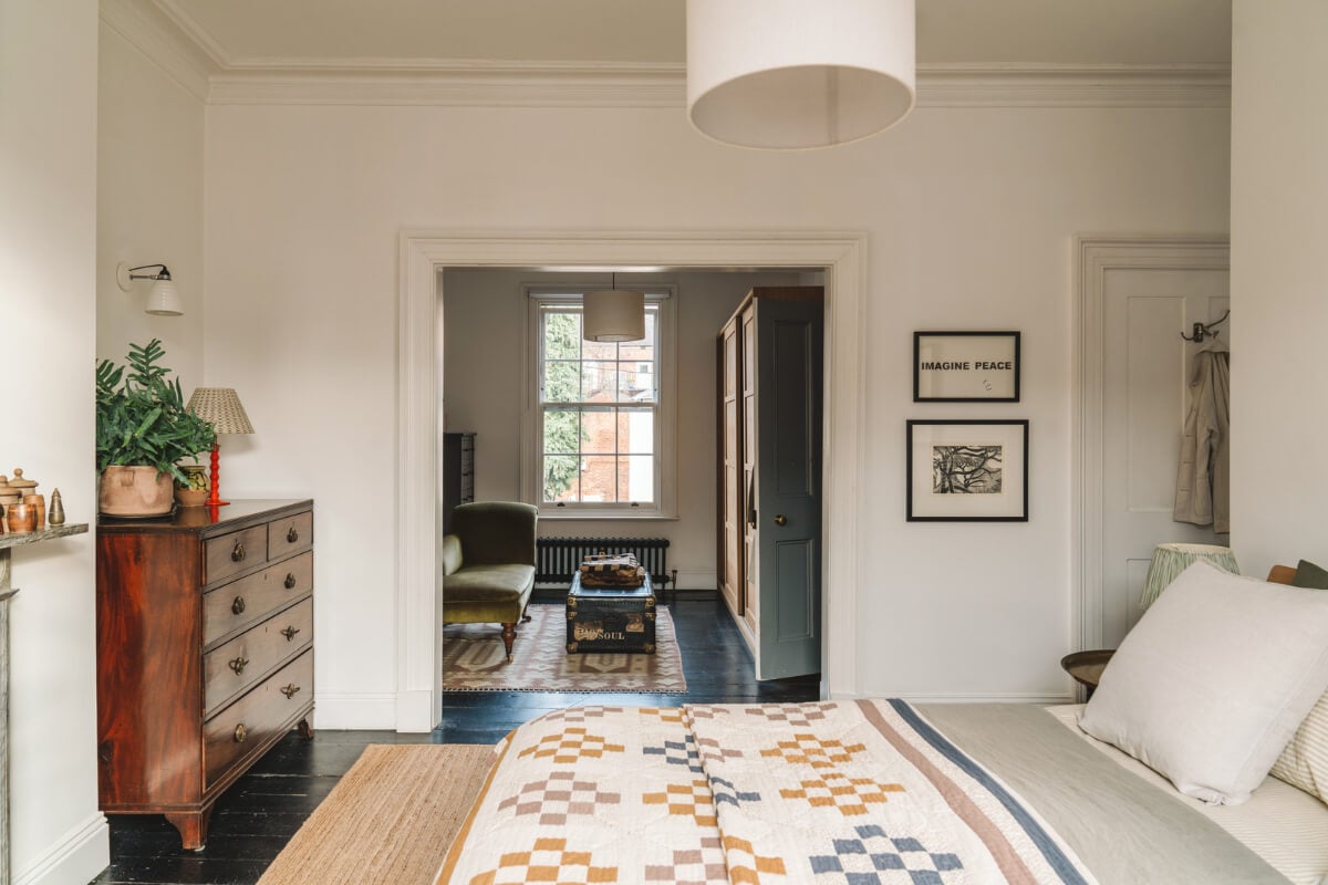 A Renovated Georgian Townhouse with a Stunning Kitchen Extension 24 open bedroom space with walk in closet